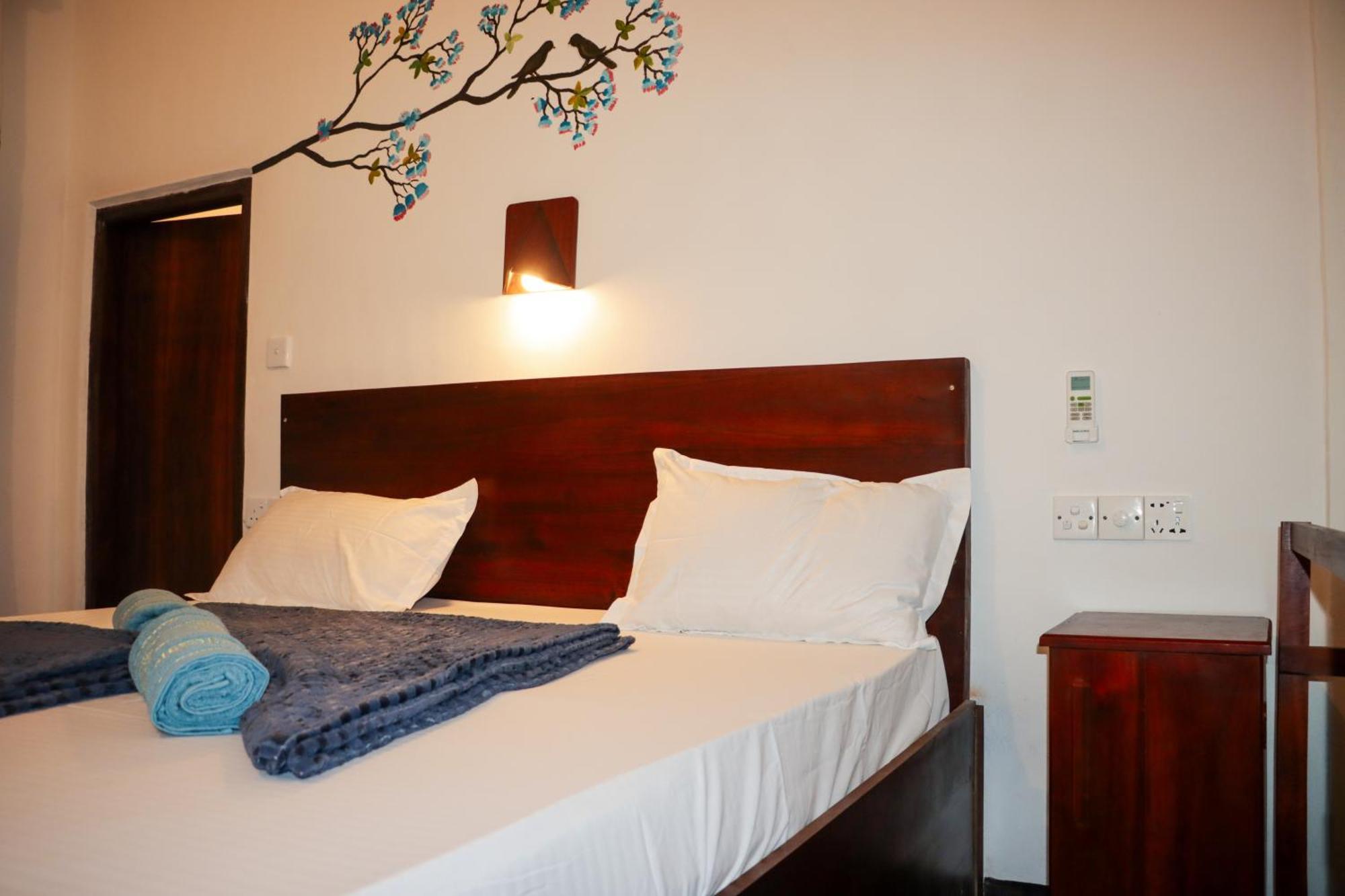 Surfers Park Arugambay Bed & Breakfast อารูกัมเบย์ ภายนอก รูปภาพ