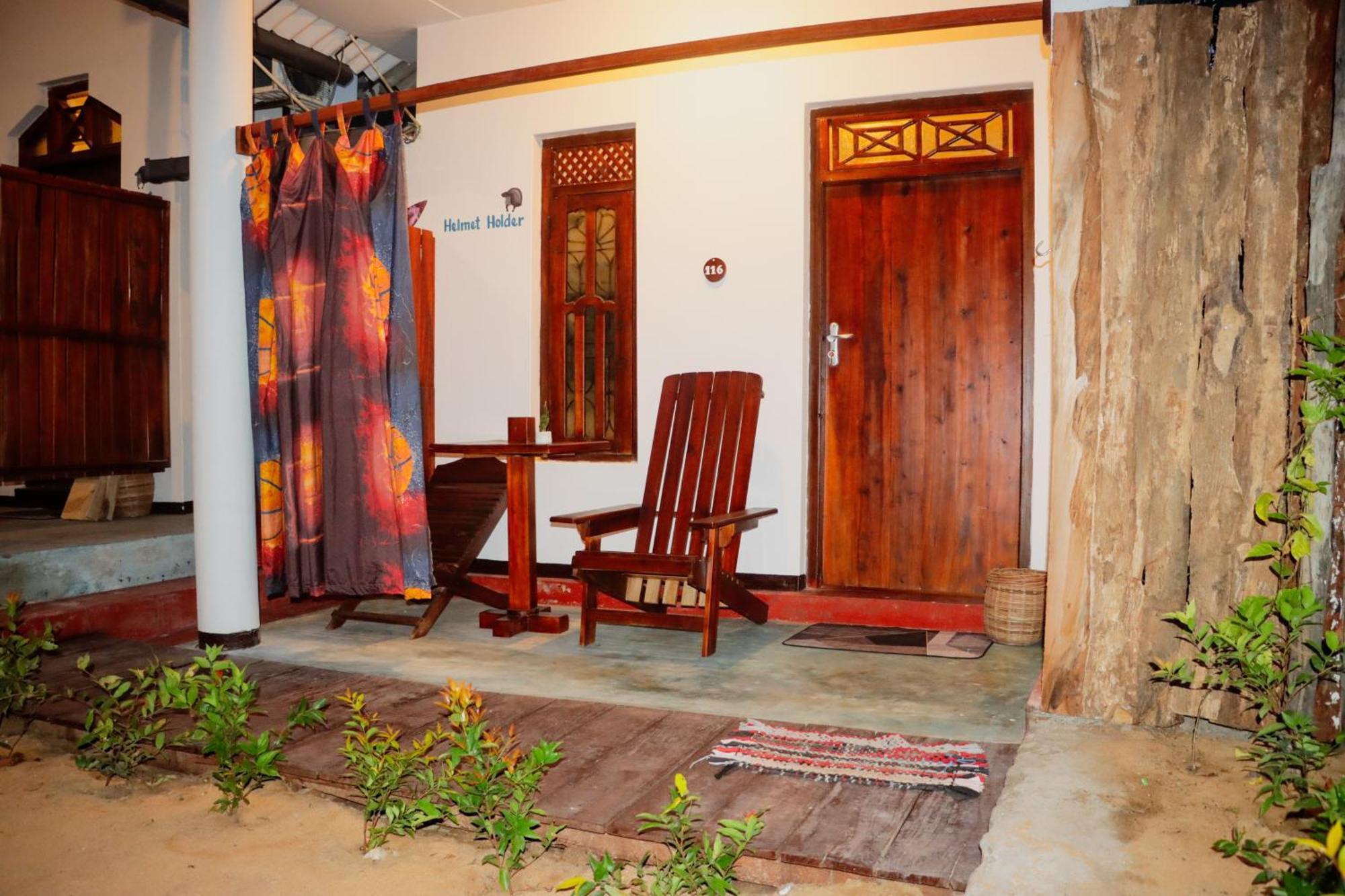 Surfers Park Arugambay Bed & Breakfast อารูกัมเบย์ ภายนอก รูปภาพ