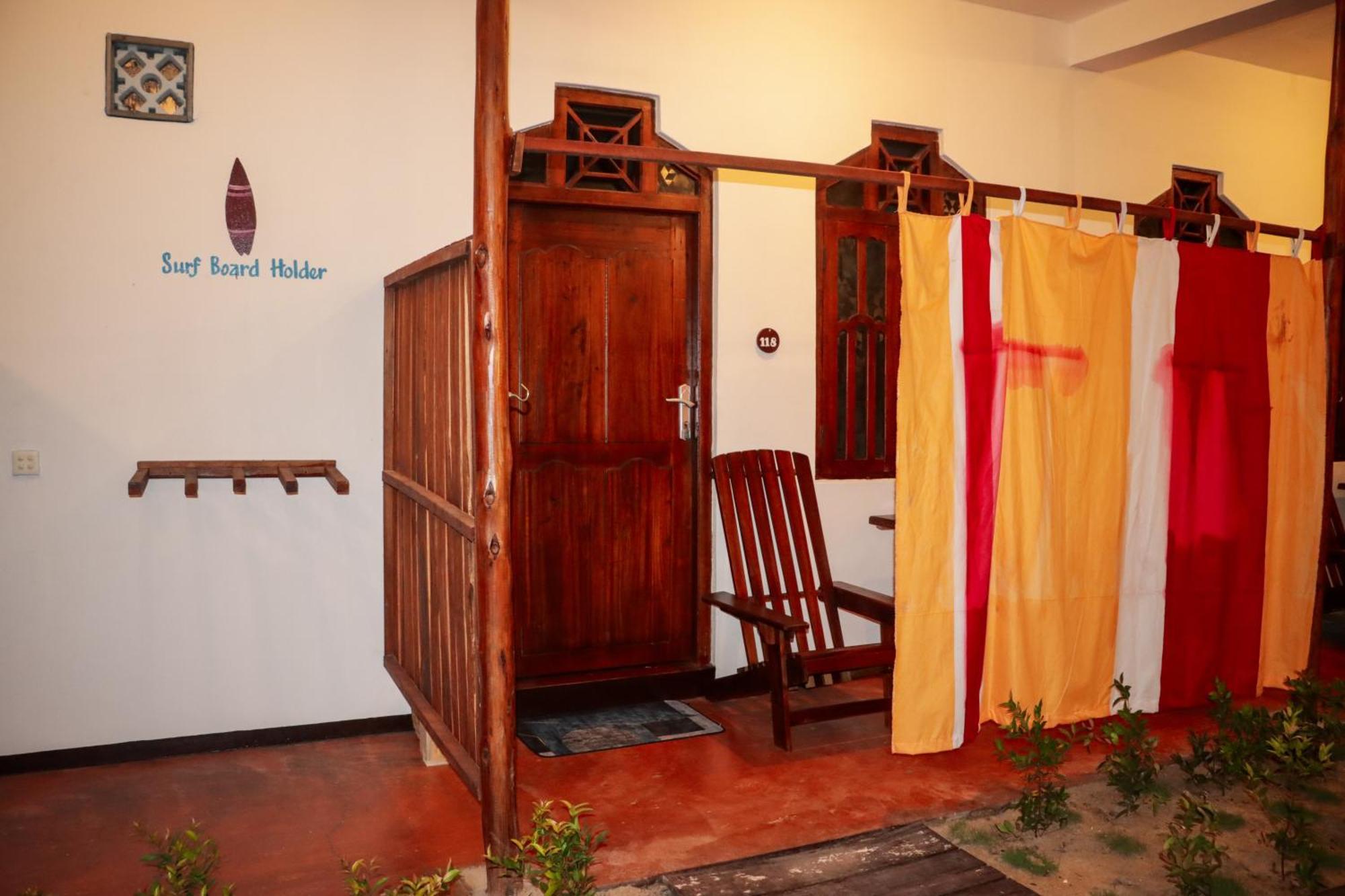 Surfers Park Arugambay Bed & Breakfast อารูกัมเบย์ ภายนอก รูปภาพ