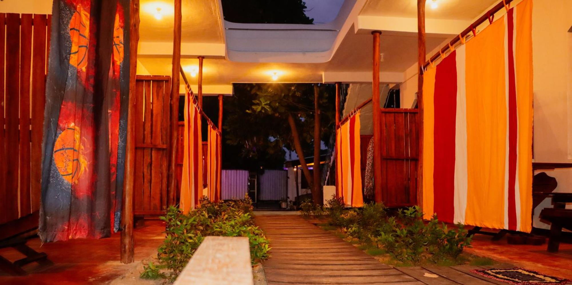 Surfers Park Arugambay Bed & Breakfast อารูกัมเบย์ ภายนอก รูปภาพ