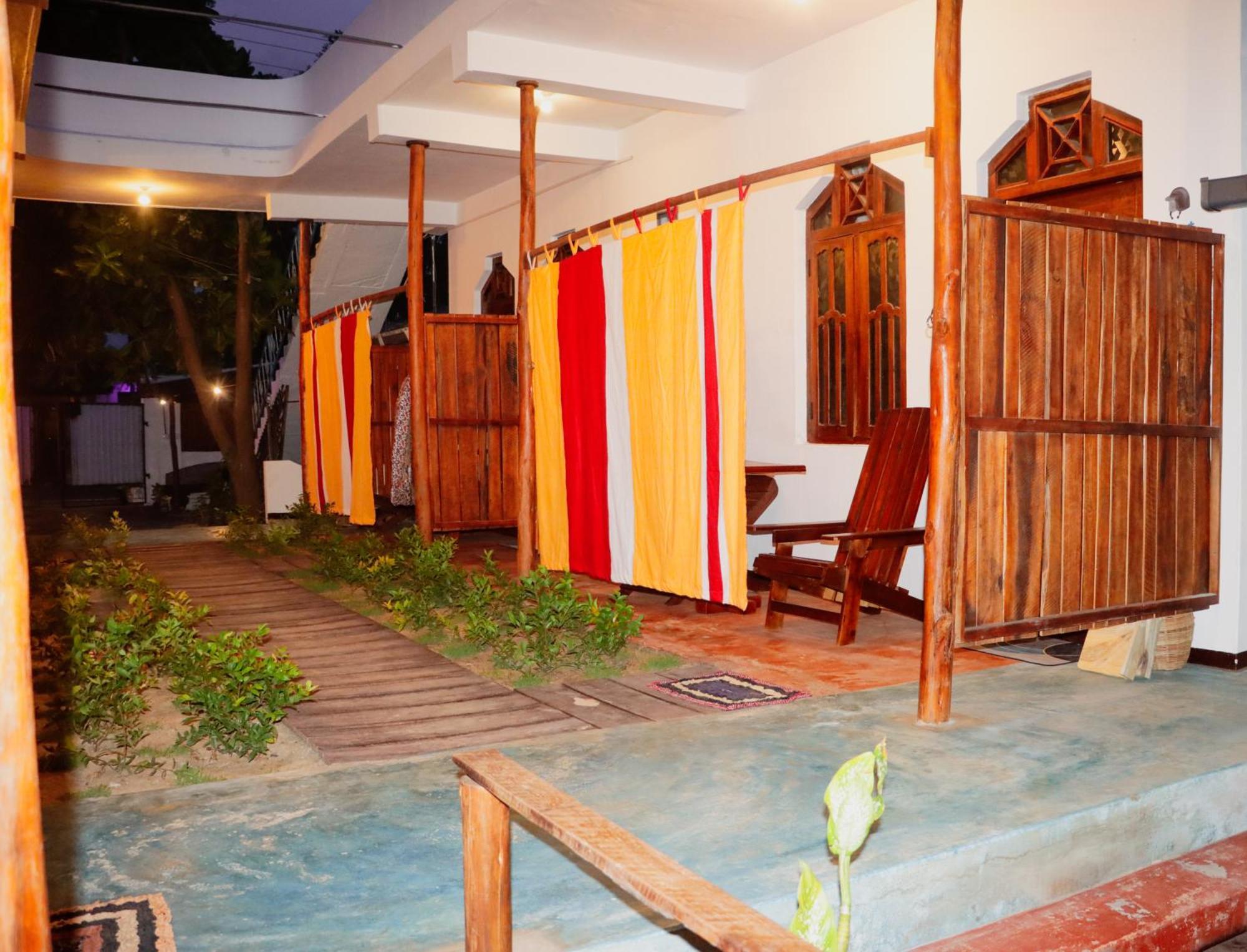 Surfers Park Arugambay Bed & Breakfast อารูกัมเบย์ ภายนอก รูปภาพ